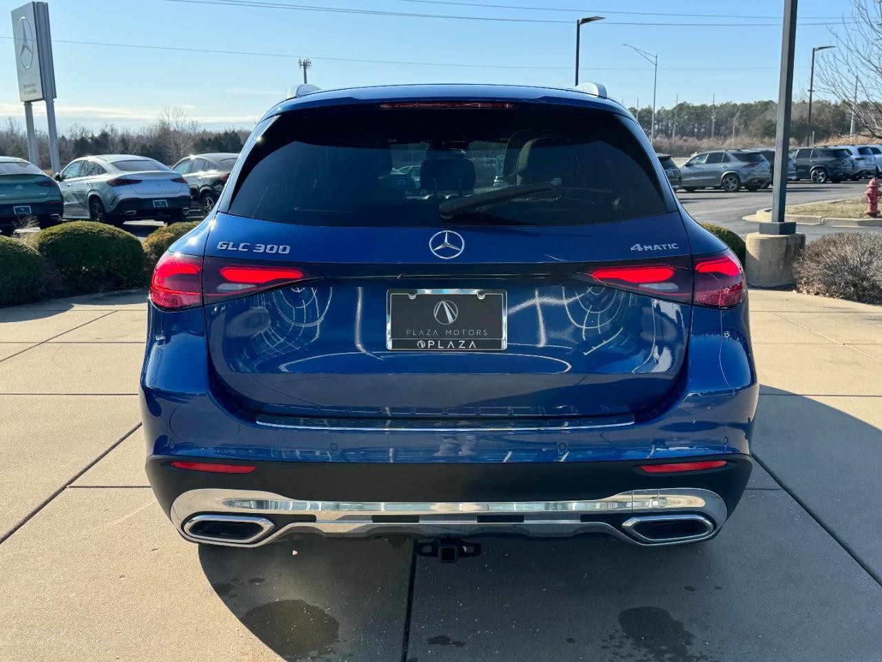 Mercedes-Benz GLC Vehicle Full-screen Gallery Image 9