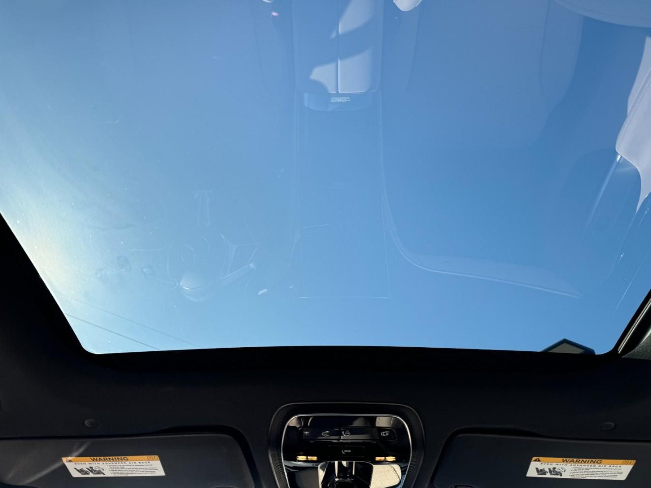 Mercedes-Benz GLC Vehicle Full-screen Gallery Image 11