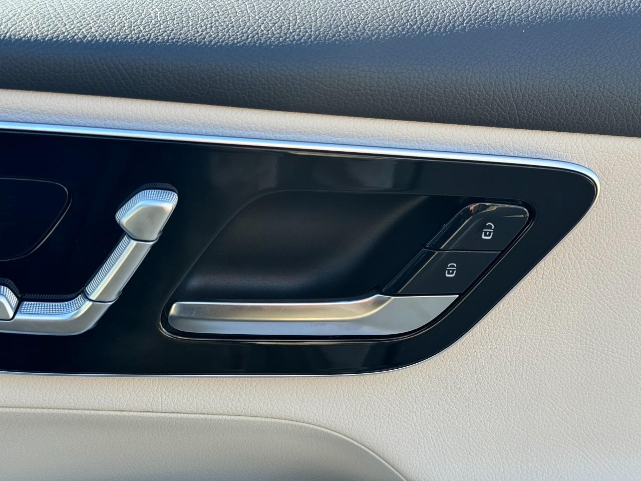 Mercedes-Benz GLC Vehicle Full-screen Gallery Image 20