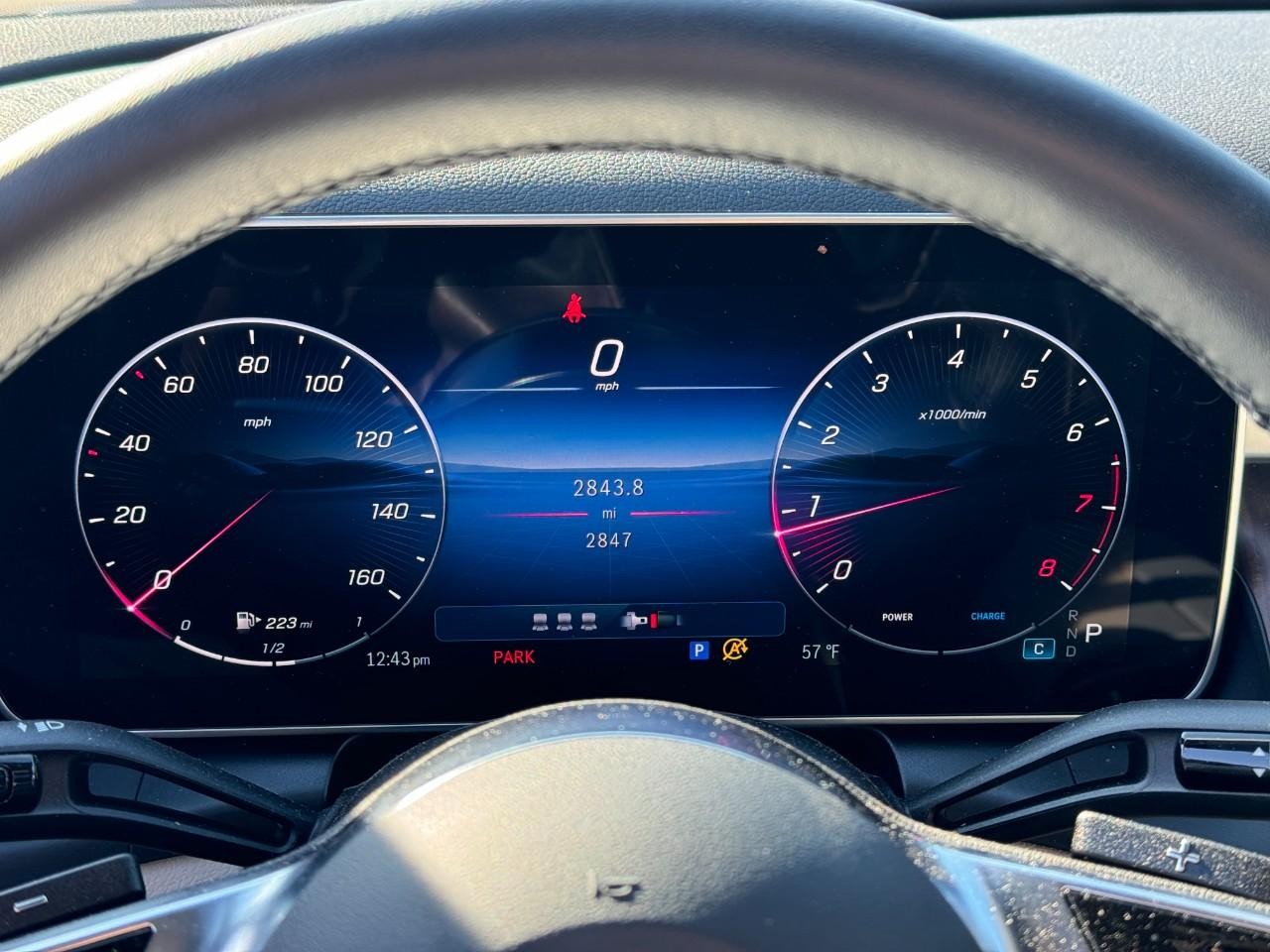 Mercedes-Benz GLC Vehicle Full-screen Gallery Image 32