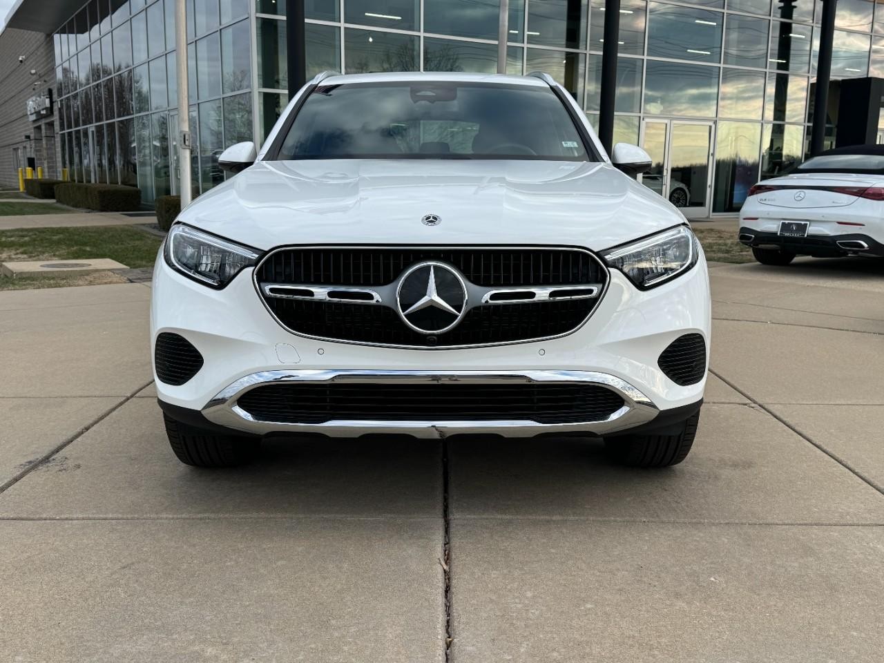 Mercedes-Benz GLC Vehicle Full-screen Gallery Image 7