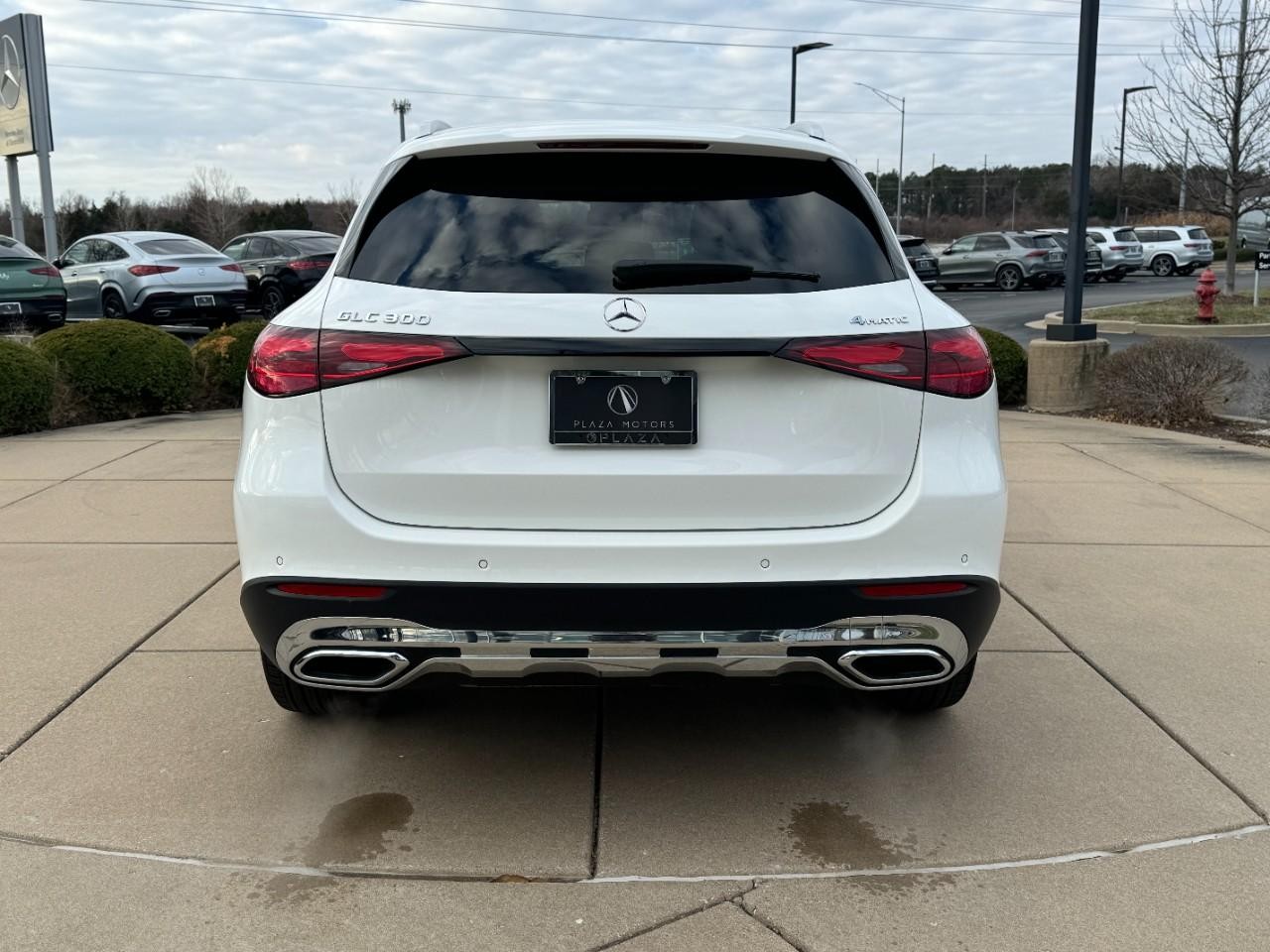 Mercedes-Benz GLC Vehicle Full-screen Gallery Image 9