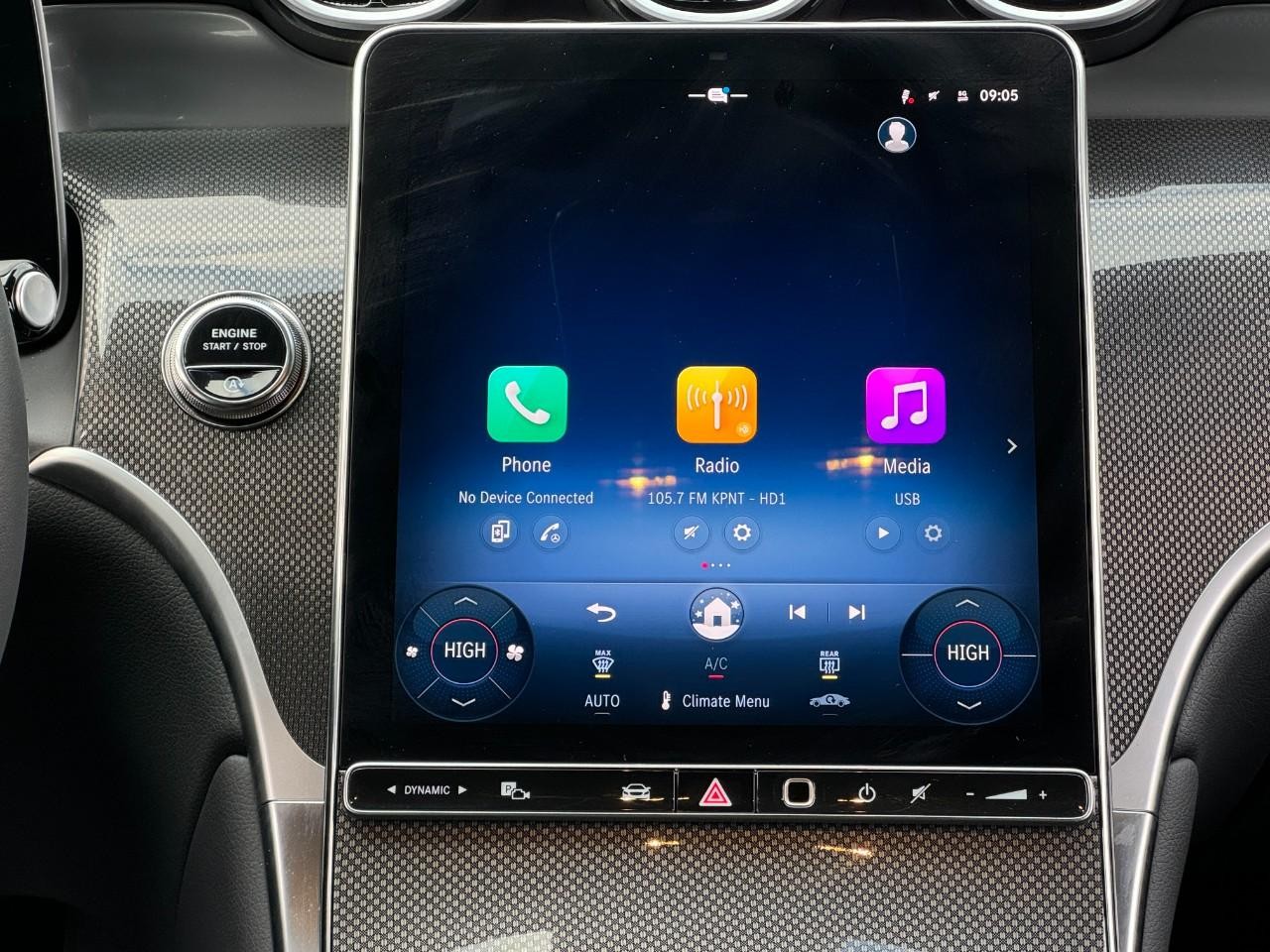 Mercedes-Benz GLC Vehicle Full-screen Gallery Image 13