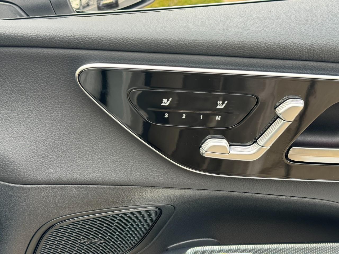 Mercedes-Benz GLC Vehicle Full-screen Gallery Image 18