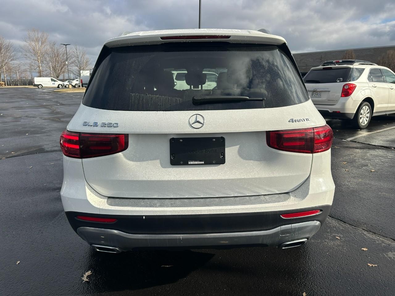 Mercedes-Benz GLB Vehicle Full-screen Gallery Image 4