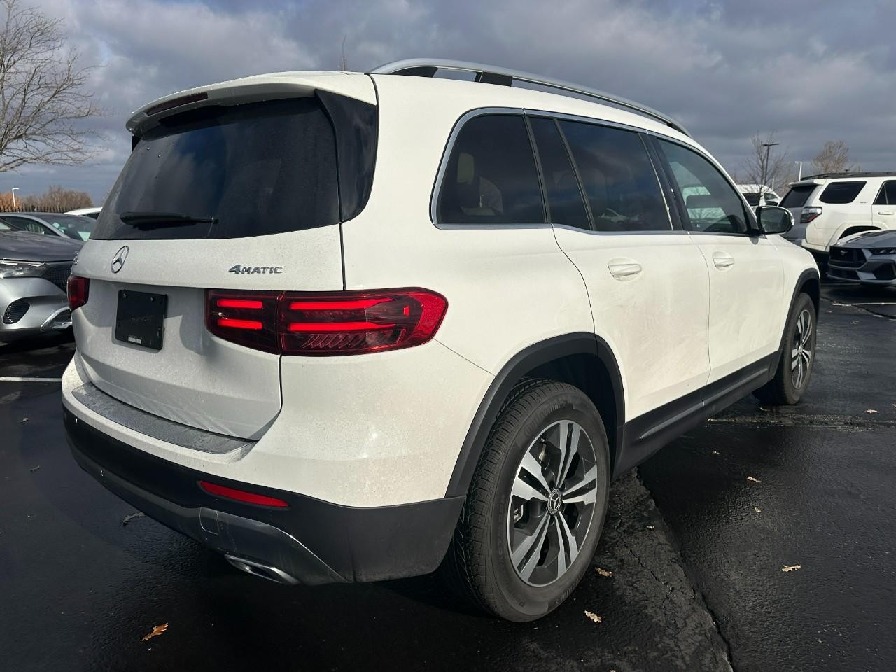 Mercedes-Benz GLB Vehicle Full-screen Gallery Image 7