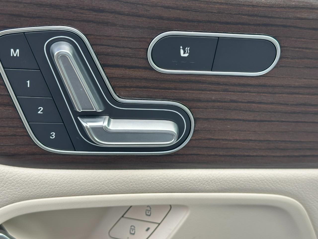 Mercedes-Benz GLB Vehicle Full-screen Gallery Image 22