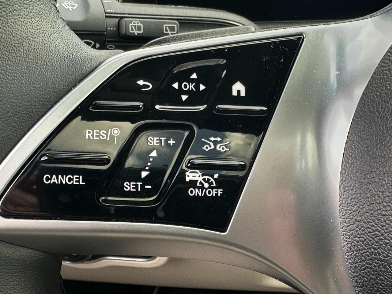 Mercedes-Benz GLB Vehicle Full-screen Gallery Image 24