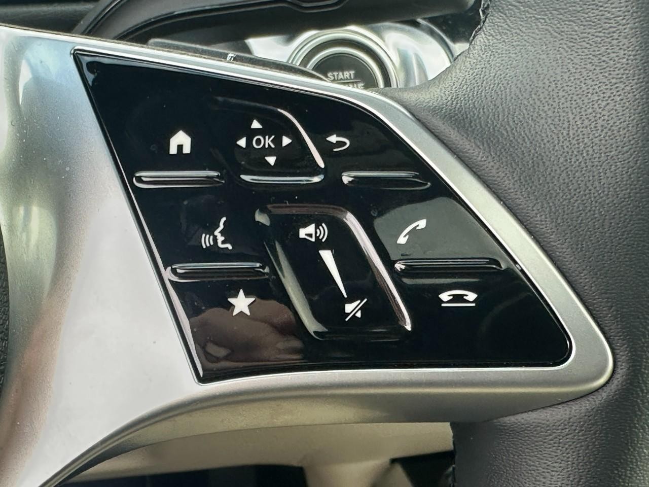 Mercedes-Benz GLB Vehicle Full-screen Gallery Image 25