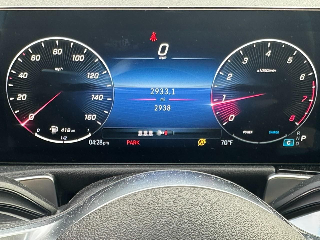 Mercedes-Benz GLB Vehicle Full-screen Gallery Image 26