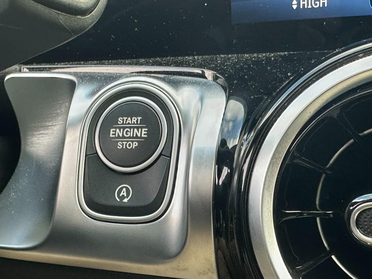 Mercedes-Benz GLB Vehicle Full-screen Gallery Image 28