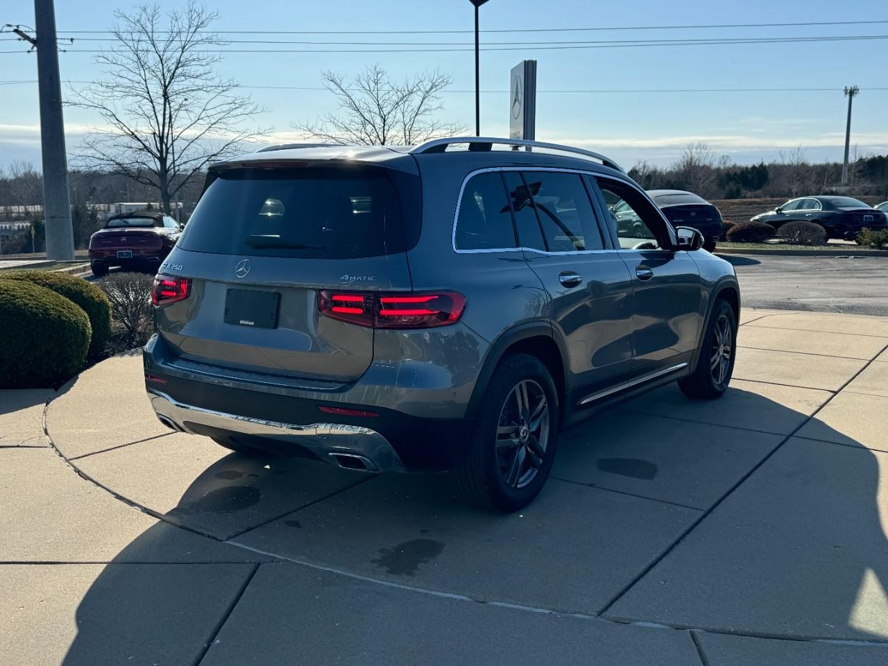 Mercedes-Benz GLB Vehicle Full-screen Gallery Image 4