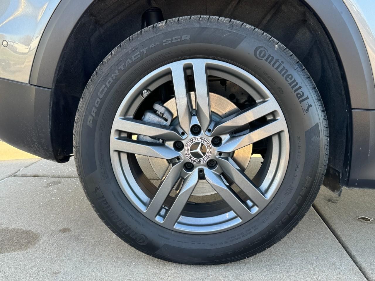 Mercedes-Benz GLB Vehicle Full-screen Gallery Image 5