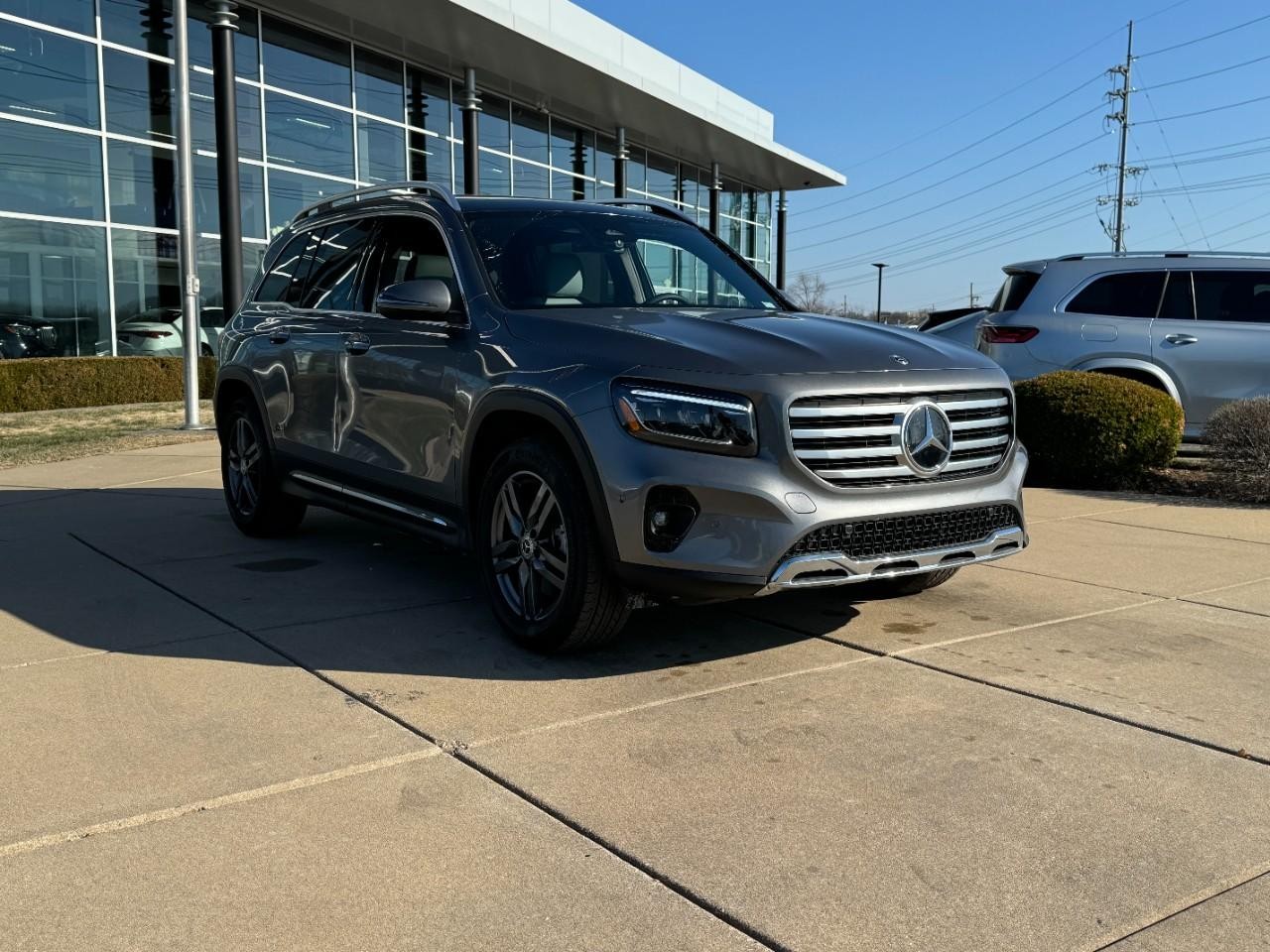 Mercedes-Benz GLB Vehicle Full-screen Gallery Image 6