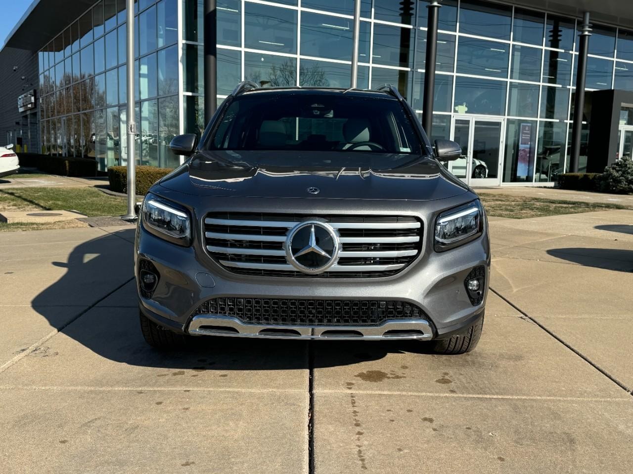 Mercedes-Benz GLB Vehicle Full-screen Gallery Image 7