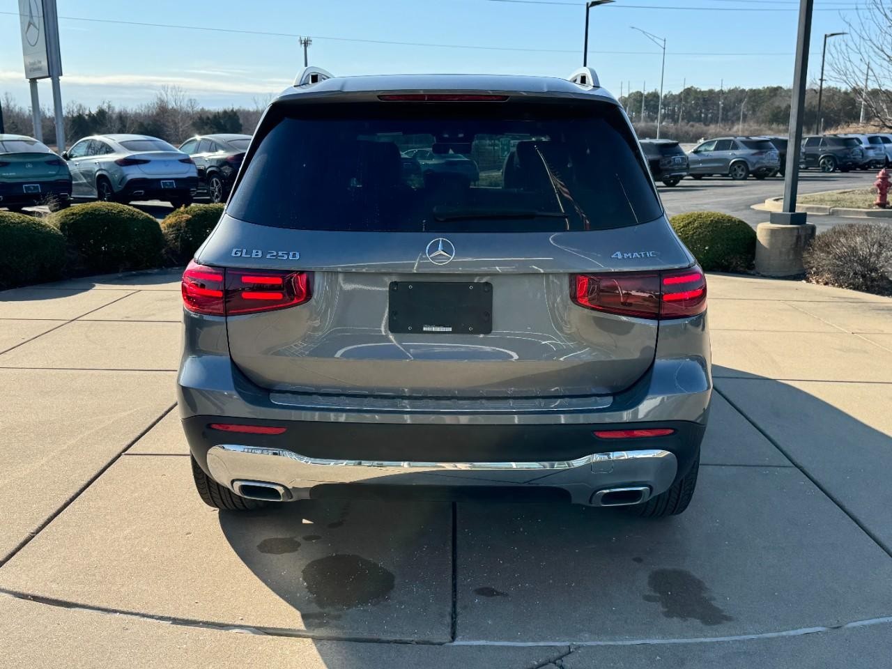 Mercedes-Benz GLB Vehicle Full-screen Gallery Image 9