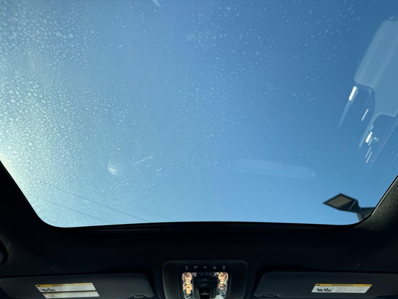 Mercedes-Benz GLB Vehicle Full-screen Gallery Image 11