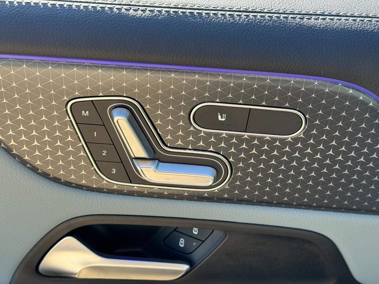 Mercedes-Benz GLB Vehicle Full-screen Gallery Image 24