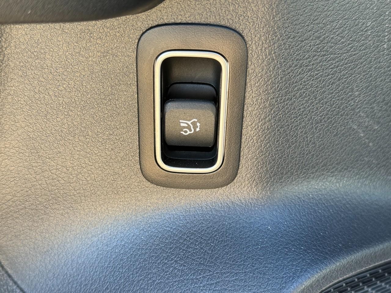 Mercedes-Benz GLB Vehicle Full-screen Gallery Image 27