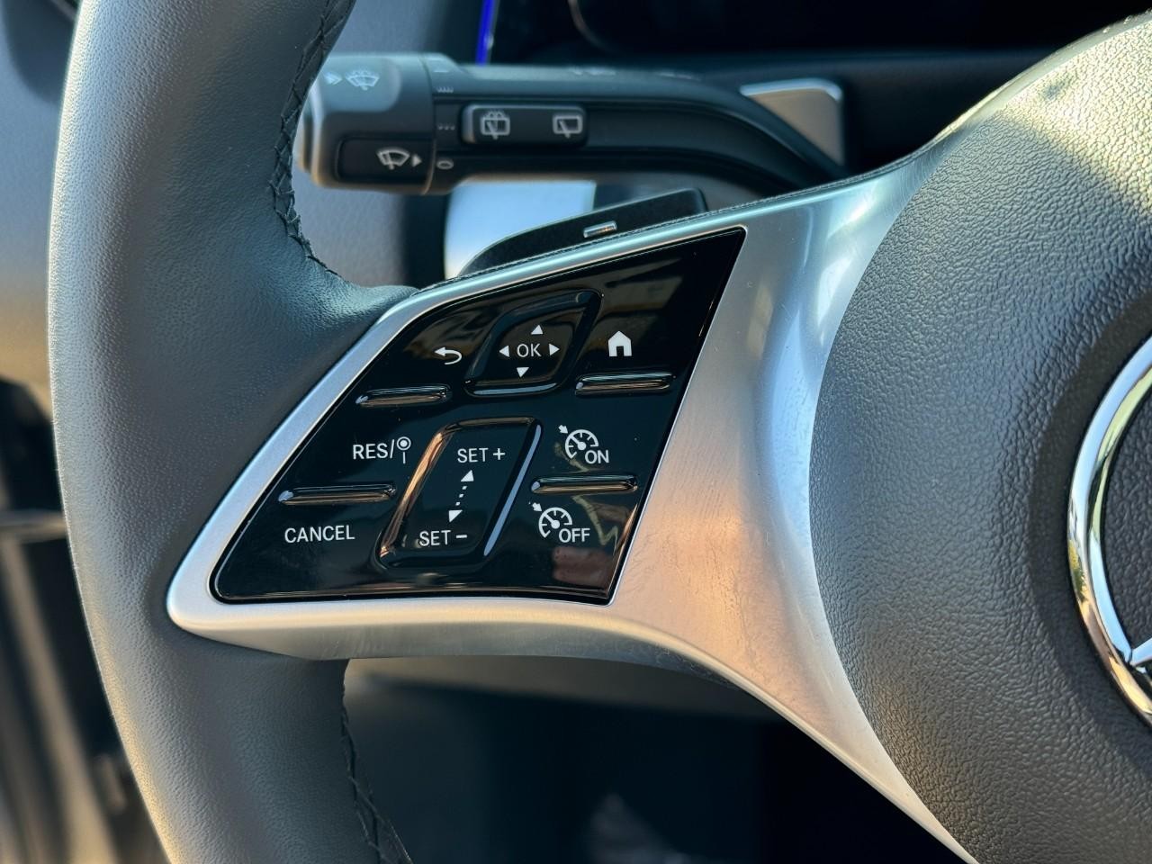 Mercedes-Benz GLB Vehicle Full-screen Gallery Image 32