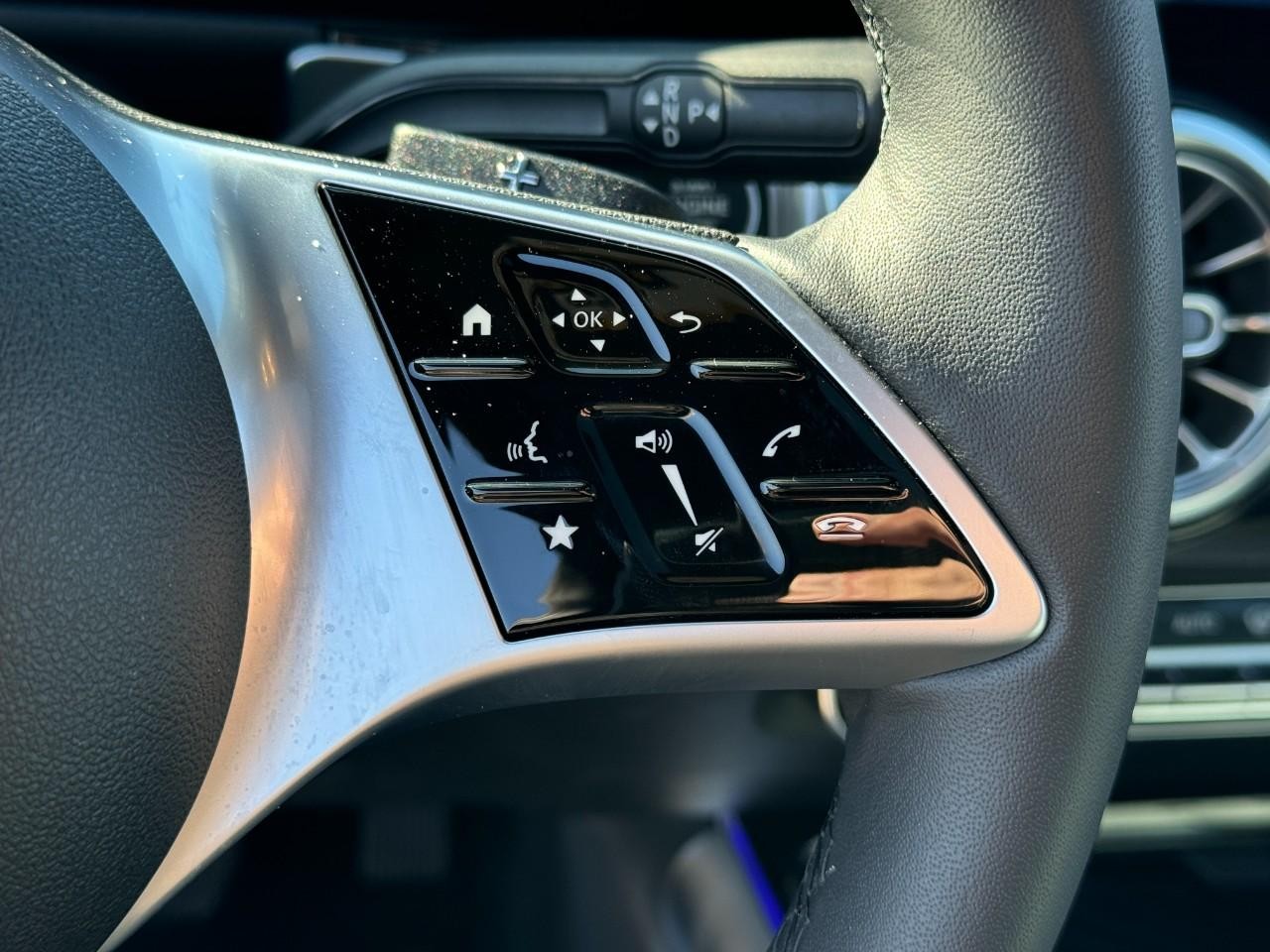 Mercedes-Benz GLB Vehicle Full-screen Gallery Image 33