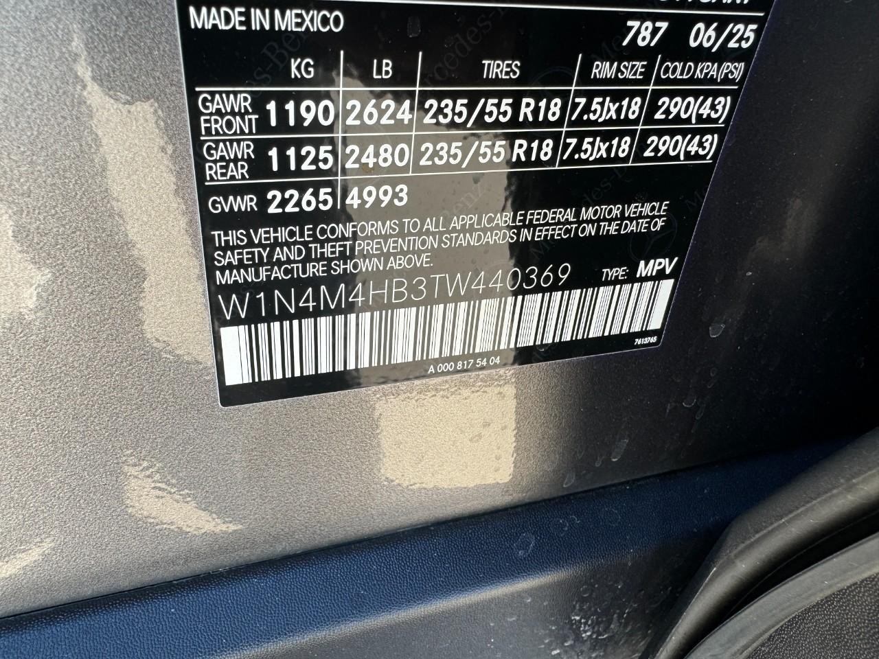 Mercedes-Benz GLB Vehicle Full-screen Gallery Image 37