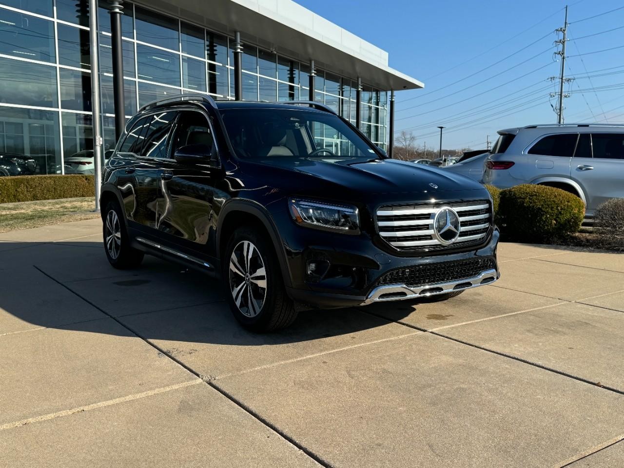 Mercedes-Benz GLB Vehicle Full-screen Gallery Image 6