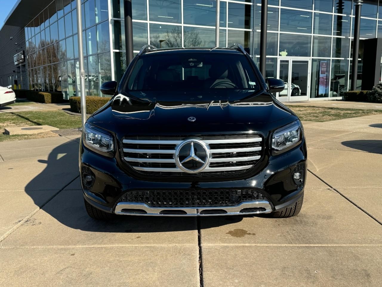 Mercedes-Benz GLB Vehicle Full-screen Gallery Image 7