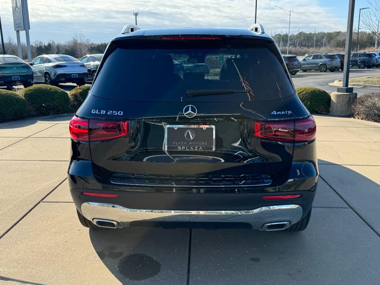 Mercedes-Benz GLB Vehicle Full-screen Gallery Image 9