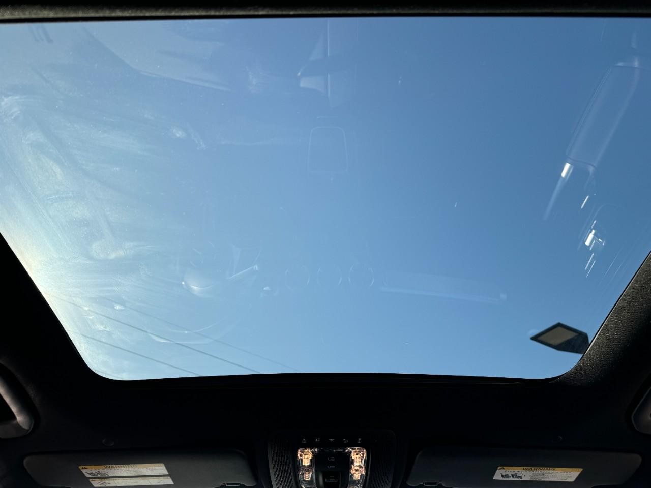 Mercedes-Benz GLB Vehicle Full-screen Gallery Image 11