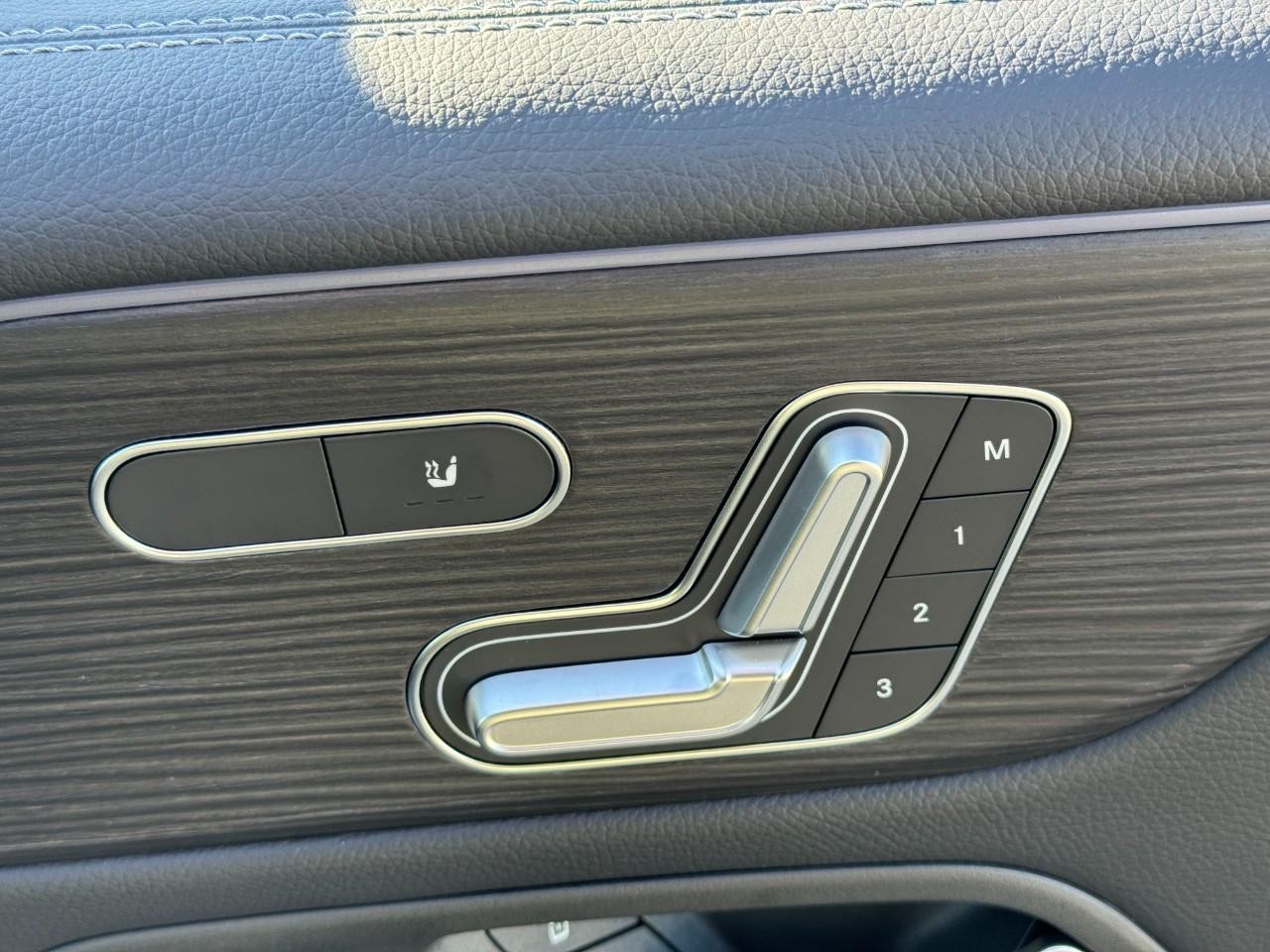 Mercedes-Benz GLB Vehicle Full-screen Gallery Image 20