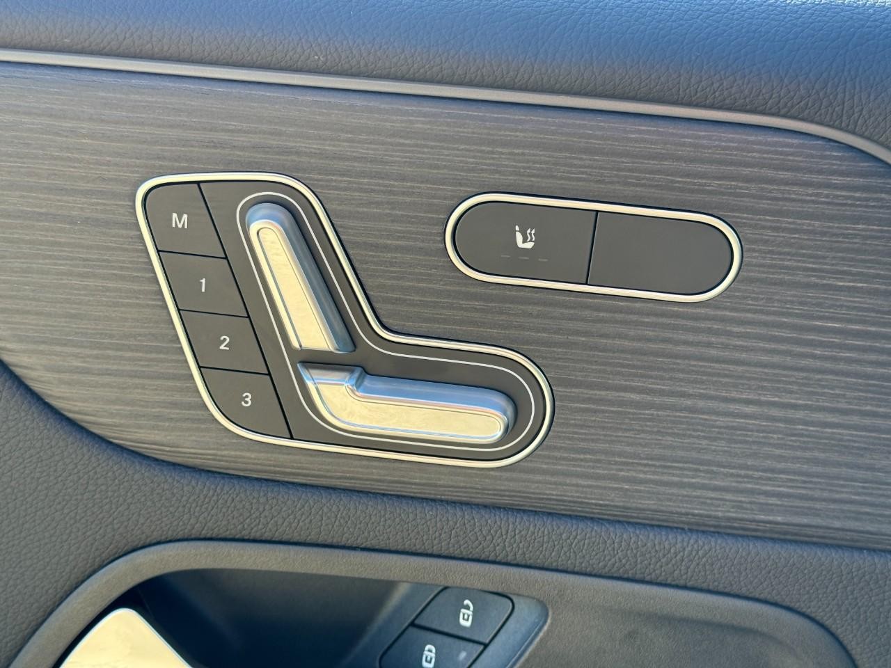 Mercedes-Benz GLB Vehicle Full-screen Gallery Image 23