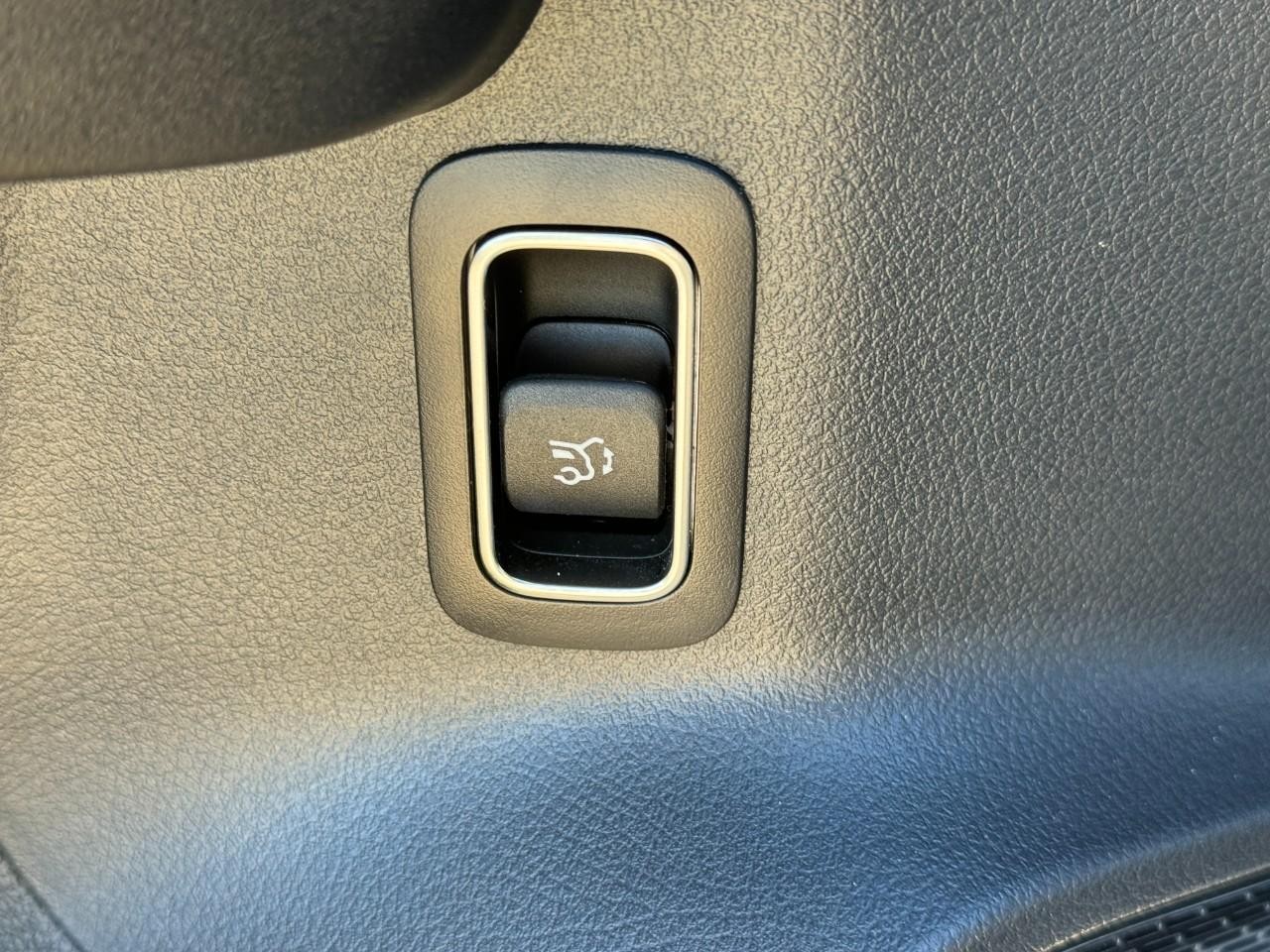 Mercedes-Benz GLB Vehicle Full-screen Gallery Image 26