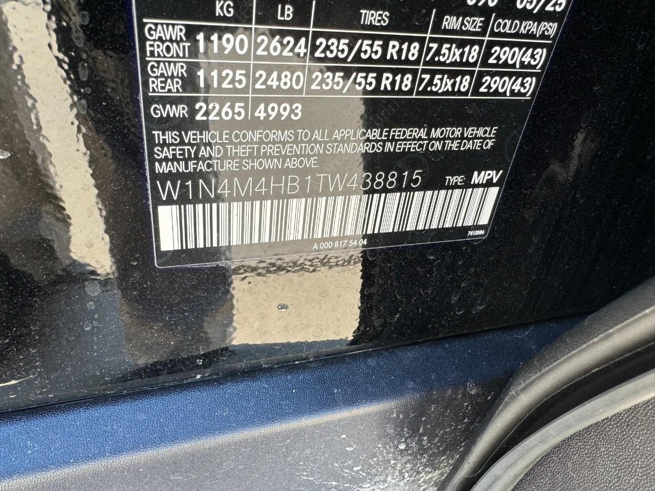 Mercedes-Benz GLB Vehicle Full-screen Gallery Image 36