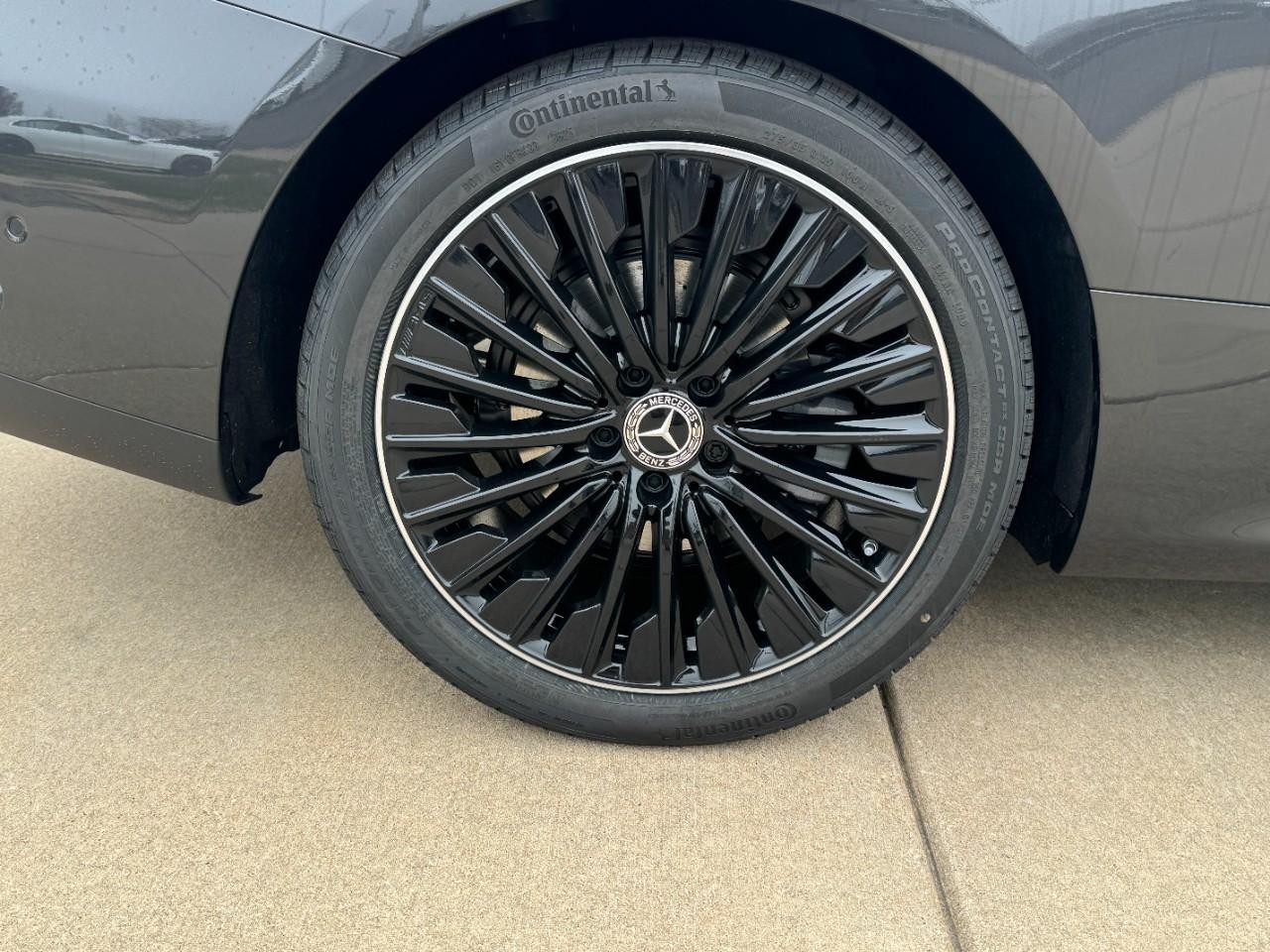 Mercedes-Benz CLE Vehicle Full-screen Gallery Image 5