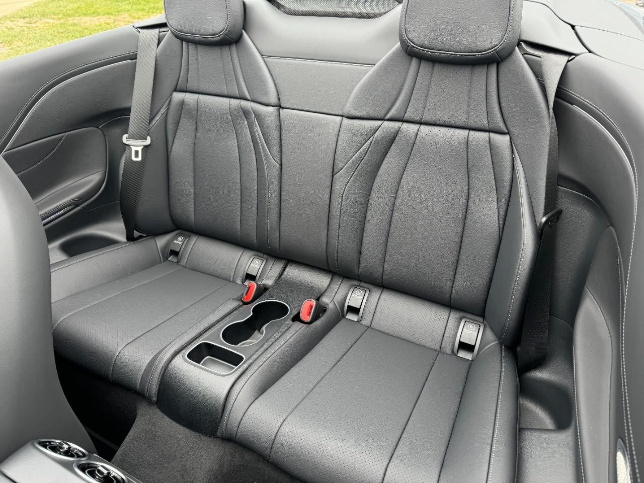 Mercedes-Benz CLE Vehicle Full-screen Gallery Image 8