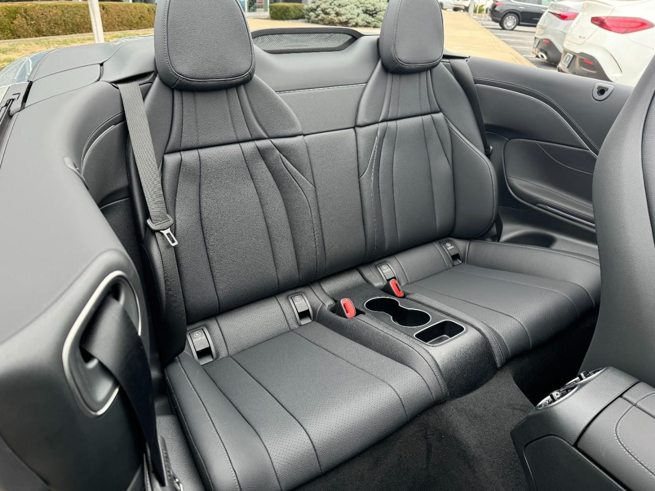 Mercedes-Benz CLE Vehicle Full-screen Gallery Image 10