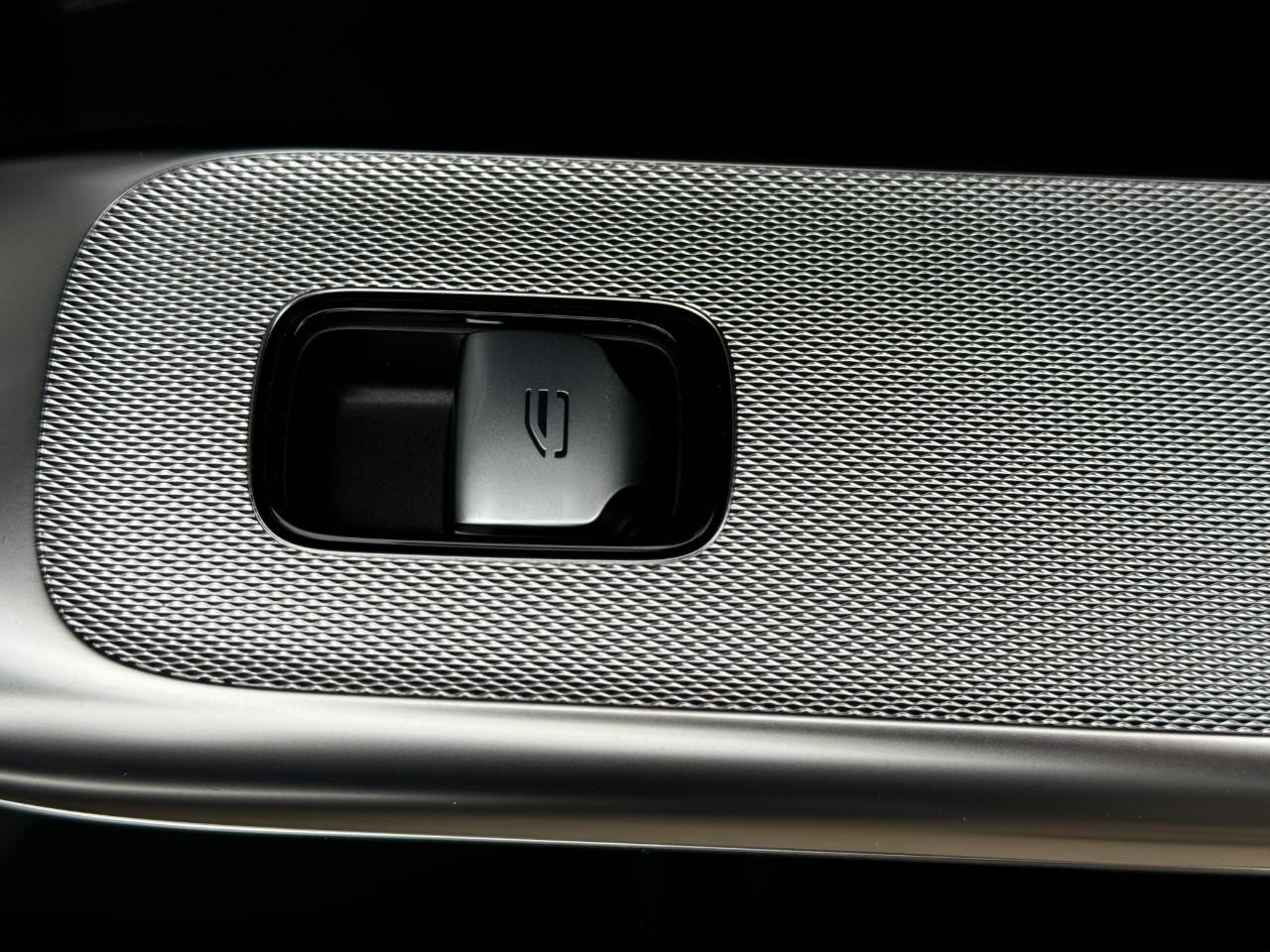 Mercedes-Benz CLE Vehicle Full-screen Gallery Image 19