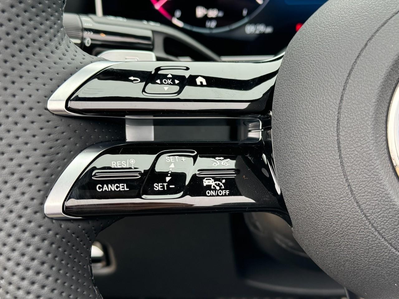 Mercedes-Benz CLE Vehicle Full-screen Gallery Image 28