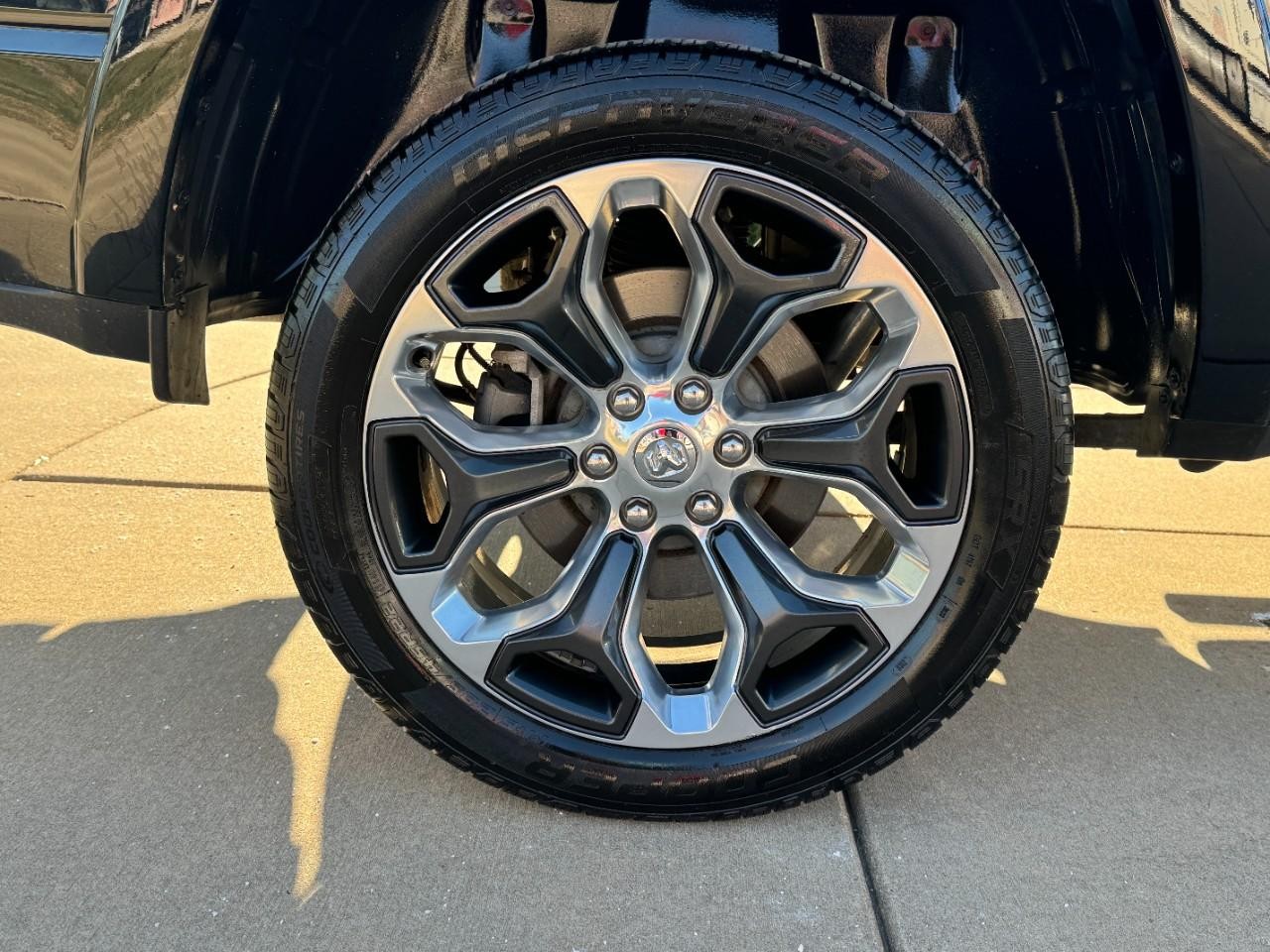 Ram 1500 Vehicle Full-screen Gallery Image 5