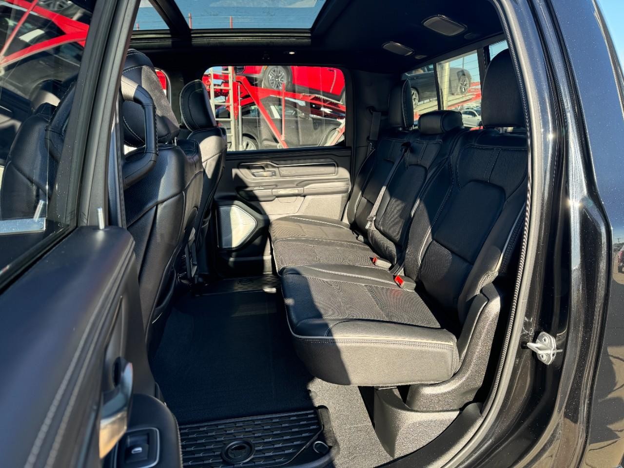 Ram 1500 Vehicle Full-screen Gallery Image 8