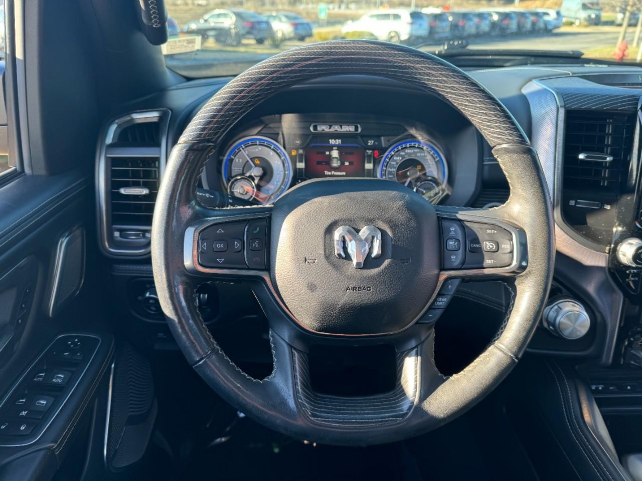 Ram 1500 Vehicle Full-screen Gallery Image 14