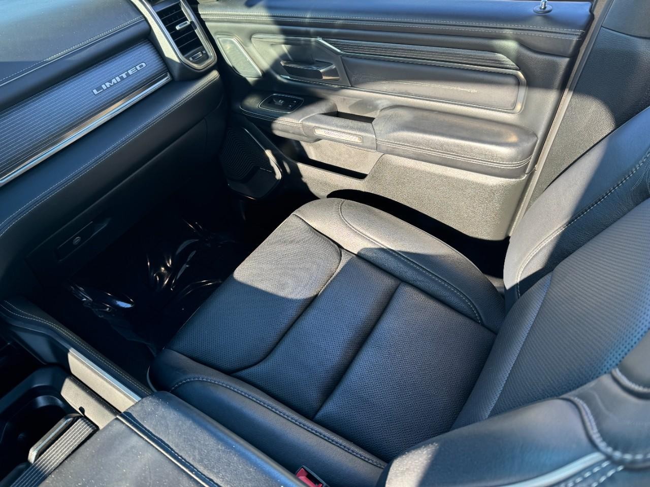 Ram 1500 Vehicle Full-screen Gallery Image 17