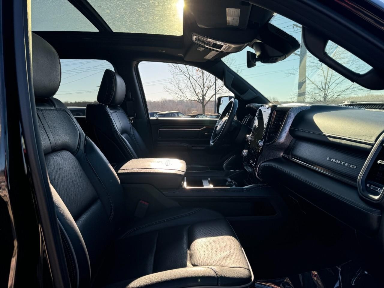 Ram 1500 Vehicle Full-screen Gallery Image 18