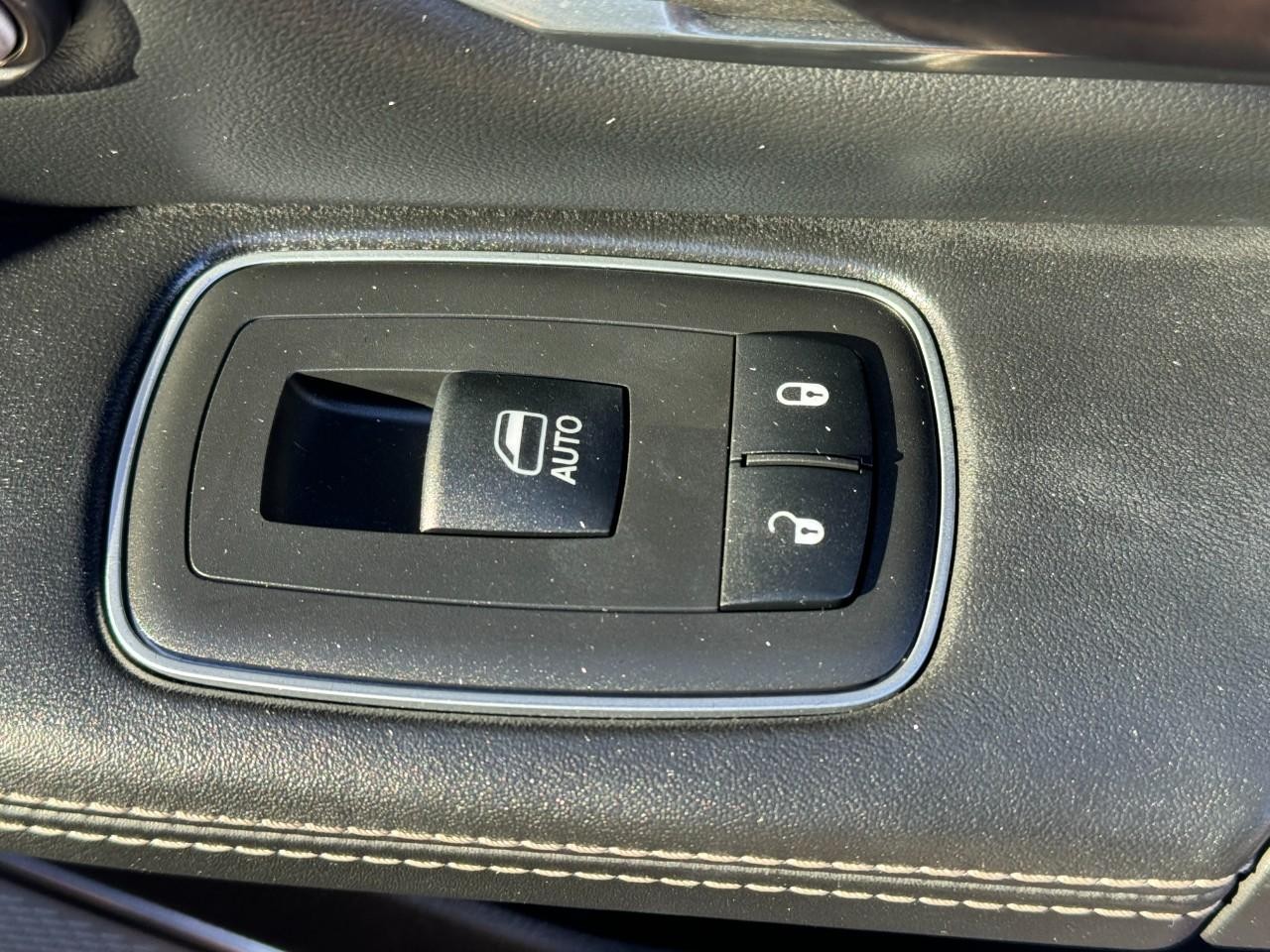 Ram 1500 Vehicle Full-screen Gallery Image 21