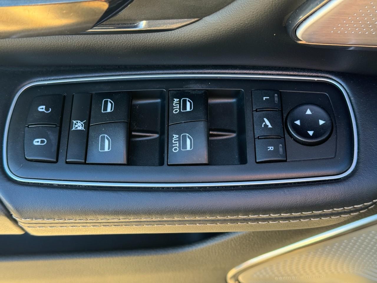 Ram 1500 Vehicle Full-screen Gallery Image 23