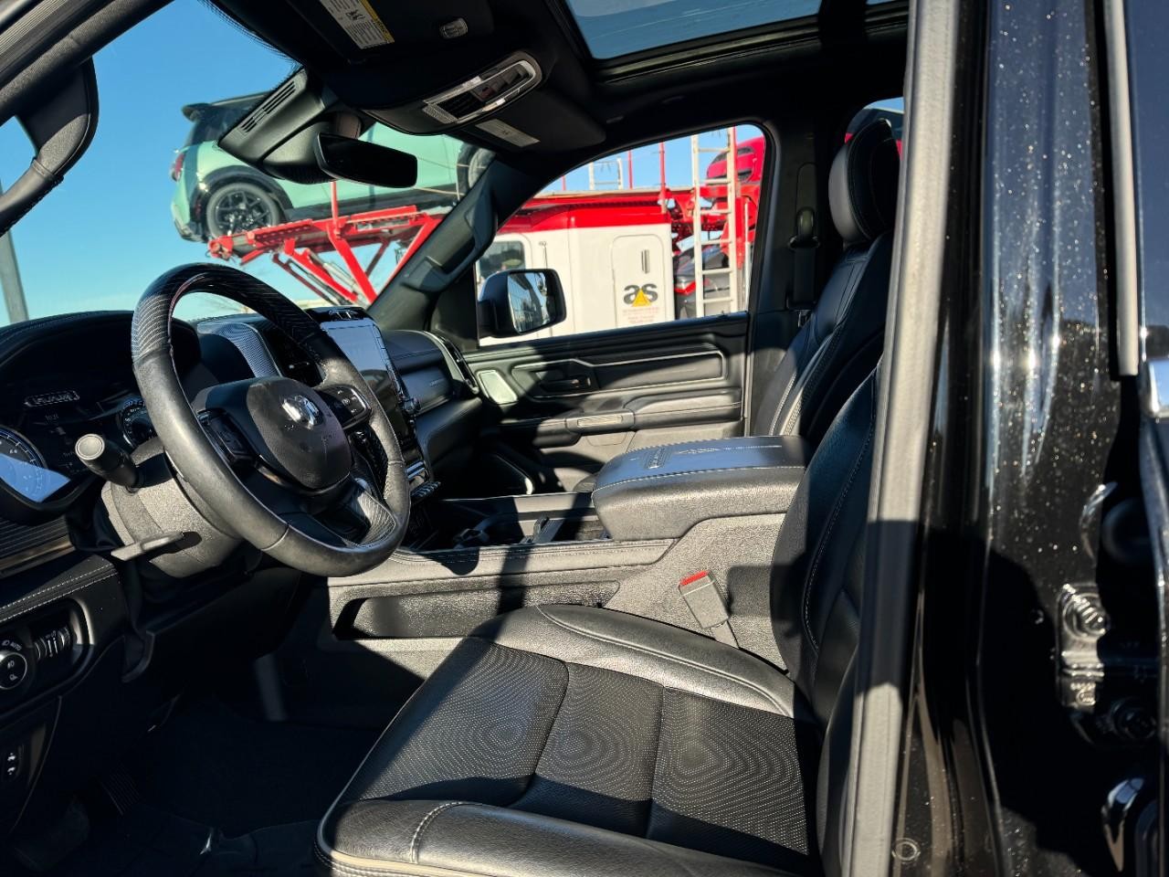 Ram 1500 Vehicle Full-screen Gallery Image 25