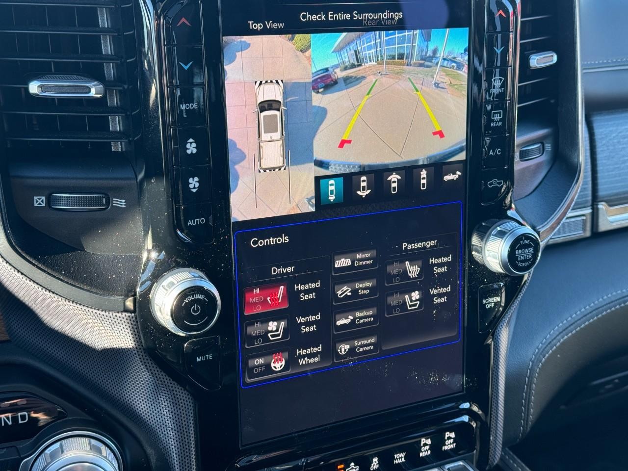 Ram 1500 Vehicle Full-screen Gallery Image 32