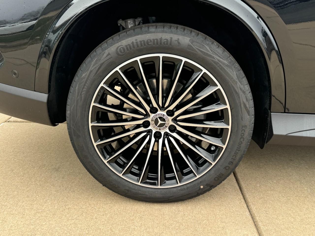 Mercedes-Benz GLC Vehicle Full-screen Gallery Image 5