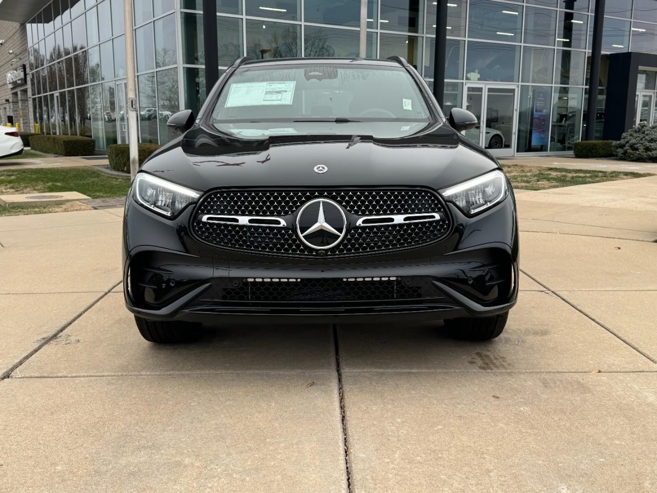 Mercedes-Benz GLC Vehicle Full-screen Gallery Image 7